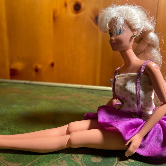 Barbie with moveable arms and legs - Picture 1 of 6